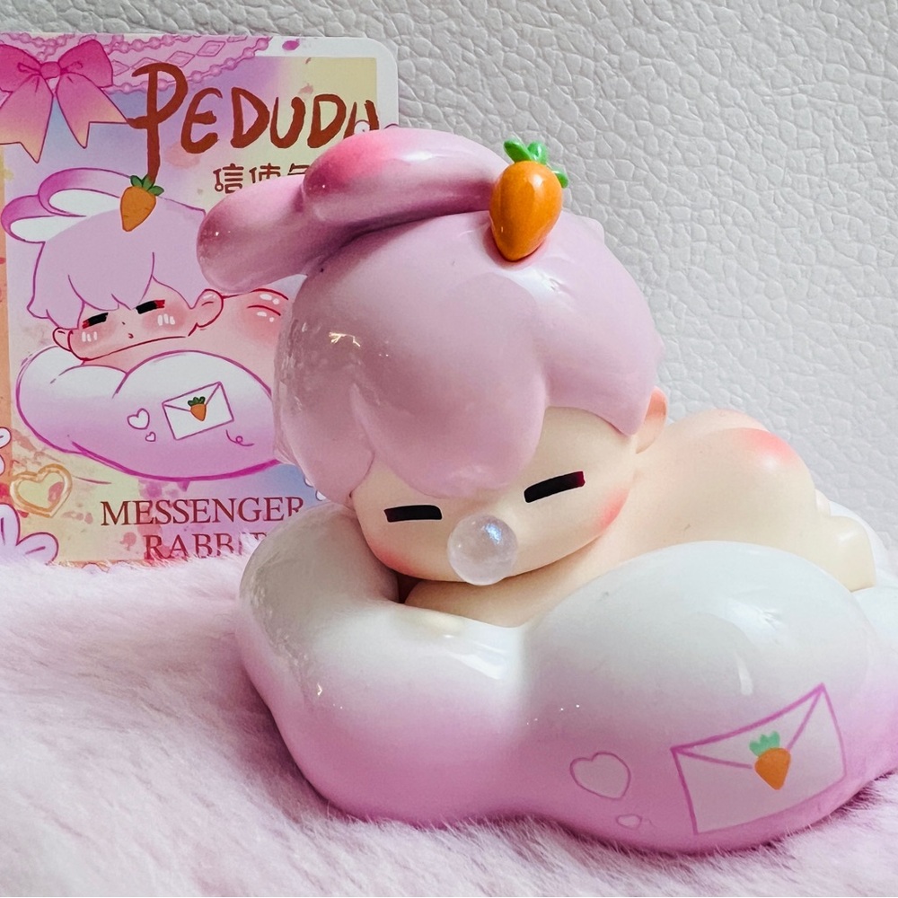 SOLD 🎁<Authentic> “ Messenger Rabbit” Figure From Pedudu Series Figures - Picture 1 of 4